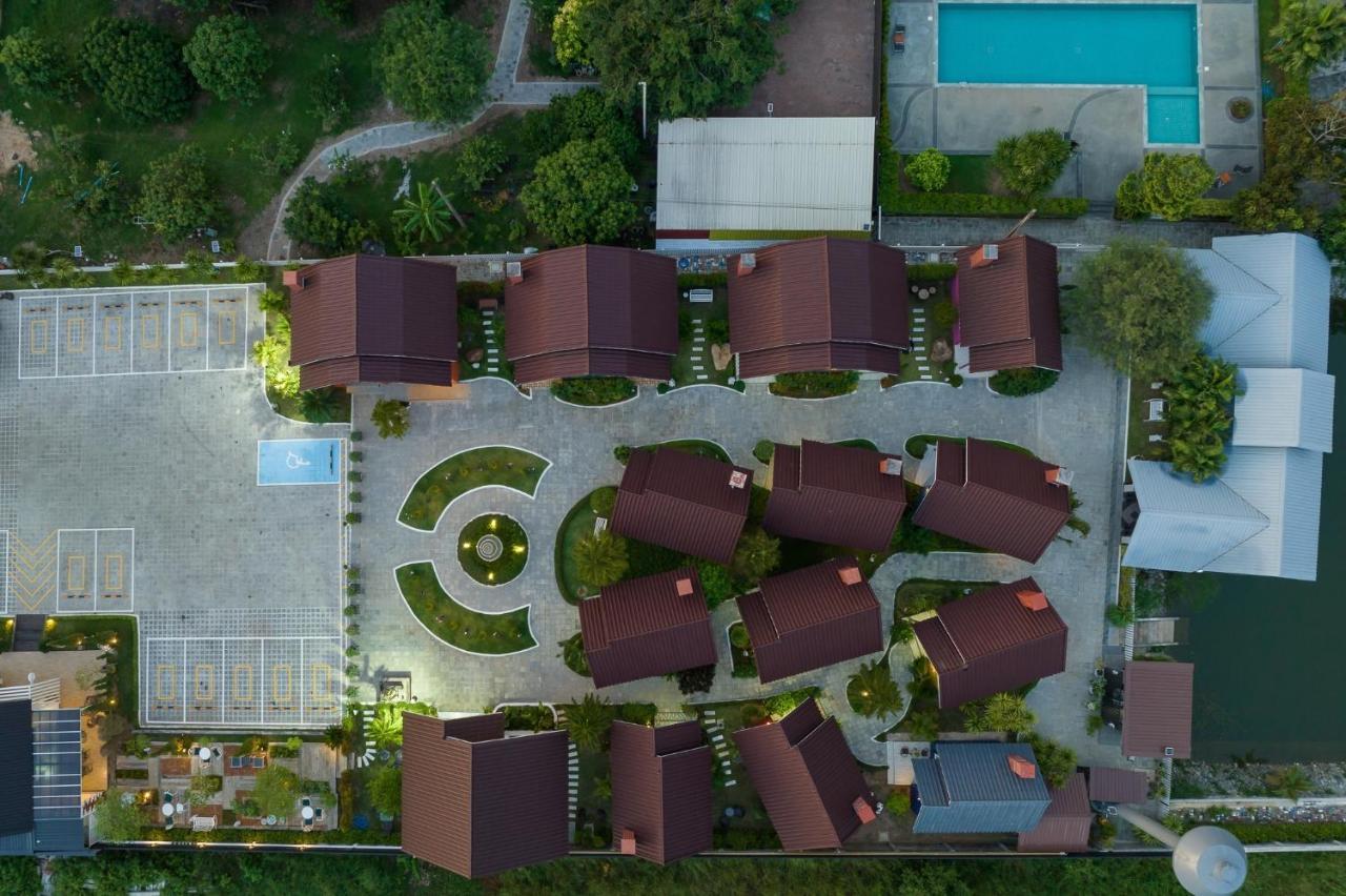 Picha Ville Resort Watthana Nakhon Exterior photo